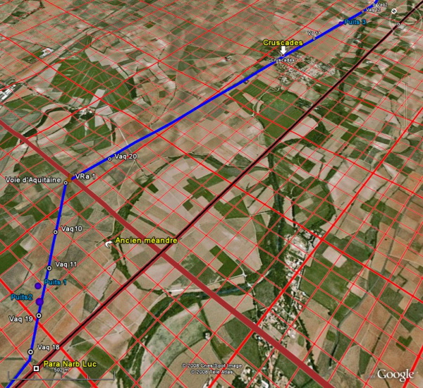 Fig. 20. La voie d’Aquitaine et son cadastre à Cruscades. En noir, le “<I>decumanus </I>” de Narbonne.