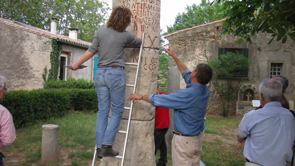 Fig. 13. Retouches du fac-similé de la borne d’Auguste par le mouleur.